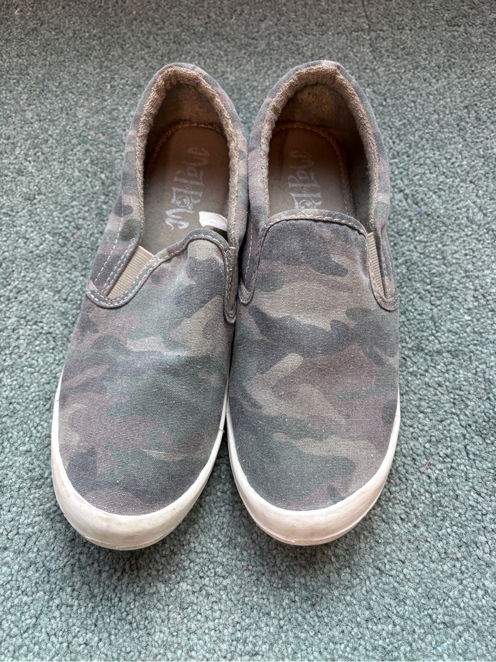 Womens Slip-On Camouflage Canvas Shoes - Green Camo
